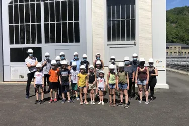 Les enfants de l’école ont visité le barrage du Saillant