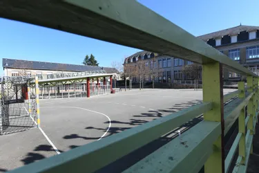 "Que c'est triste une école sans enfants " : deux enseignants de la Creuse témoignent après deux jours de cours par correspondance