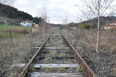 Laurent Wauquiez « passe à l'offensive » pour sauver la ligne Thiers-Boën, entre Puy-de-Dôme et Loire, un tronçon ferroviaire fermé depuis 2016