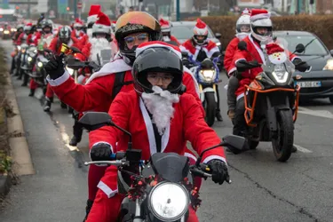 200 Pères Noël en moto ont défilé dans les rues de Clermont-Ferrand ce samedi