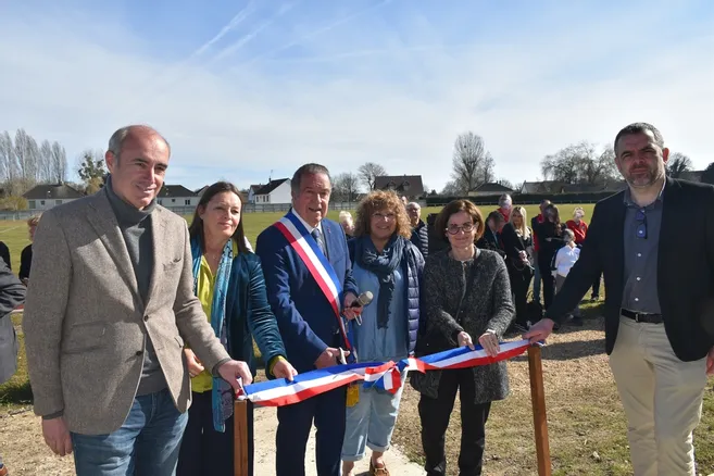 Patrick Rheil SAINT REMY SUR AVRE. Des vestiaires tous neufs au stade de foot - L ...