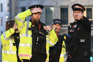 La police abat un homme suspecté d'avoir poignardé plusieurs personnes dans un acte « terroriste » à Londres