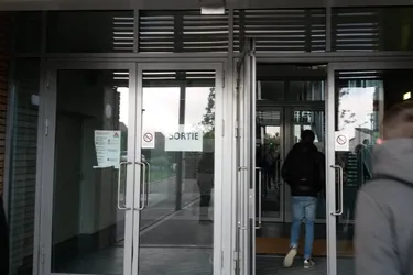 Le Conseil Régional suspend l'installation de portiques de sécurité au lycée Pierre-Joël Bonté