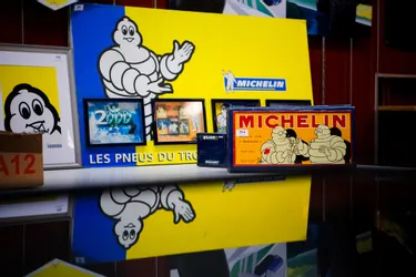 Objets et guides Michelin vendus aux enchères sur le net vendredi à Clermont-Ferrand