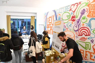 « On se sent soutenus, ça fait du bien » : 300 paniers de produits du quotidien donnés aux étudiants à Clermont-Ferrand