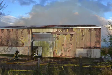 Un incendie détruit une grange et ses 300 tonnes de foin