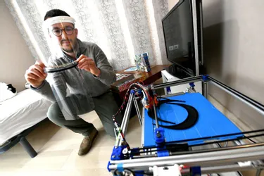 Des visières de protection fabriquées sur des imprimantes 3D et données aux soignants en Corrèze