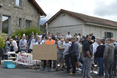 Les salariés de Sanofi à Vertolaye (Puy-de-Dôme) mobilisés face au projet de cession du site en 2022