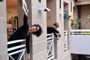 Le New danse studio investit des lieux publics à Brive (Corrèze) pour le tournage d'un clip
