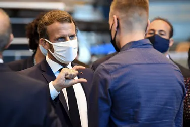 Le Covid-19 franchit les portes de l'Elysée : Emmanuel Macron, président « hyper exposé »