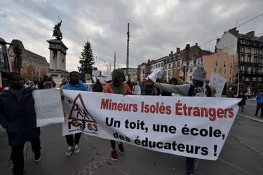 Manifestation de mineurs non accompagnés à Clermont-Ferrand : « On veut un toit, une école et des éducateurs »