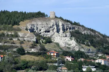 La falaise de La Roche-Blanche (Puy-de-Dôme) va nécessiter un nouveau chantier de sécurisation pour prévenir un risque d'éboulement