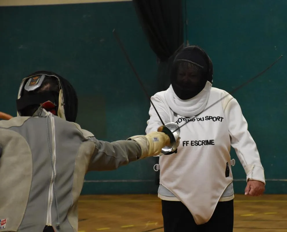 Solution Riposte En Creuse, ces femmes combattent le cancer du sein à coups de sabre ...