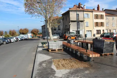 La place du Postel, à Brioude, se dote de nouveaux bancs