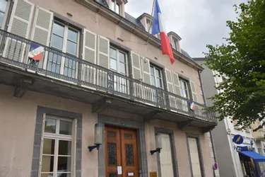 La sous-préfecture d'Ambert (Puy-de-Dôme) évacuée suite à l'intrusion « par la force » d'individus