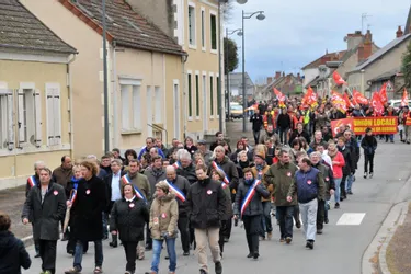 Plus de 400 manifestants contre le plan social à Lurcy-Lévis