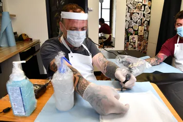 En Haute-Loire, les salons de piercing et tatouage de Brioude divisés sur la reprise