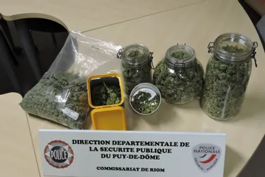 Les policiers mettent la main sur 1 kg de drogue dissimulé dans une cuisine