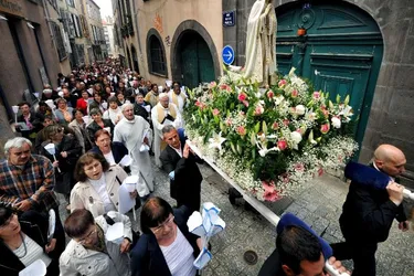 Près de 300 Portugais ont fêté les multiples apparitions de la Vierge Marie durant l’année 1917