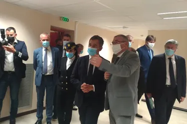 Le ministre de l'Intérieur Gérald Darmanin a visité la plateforme de main d'œuvre étrangère à Tulle (Corrèze)