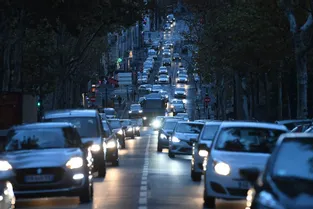 En France, le trafic routier baisse deux à trois fois moins pour ce deuxième confinement qu'en mars lors du premier