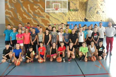 Un classe basket-ball au collège Louis-Pergaud