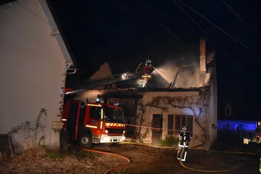 Une maison détruite par les flammes à Teillet-Argenty (Allier)