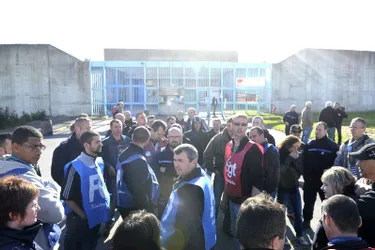 Les surveillants du centre pénitentiaire de Moulins-Yzeure en grève