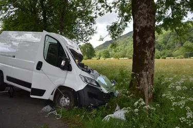 Un blessé dans une sortie de route à Velzic (Cantal)