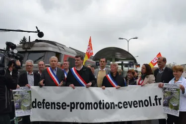 La défense de la ligne Clermont-Nîmes-Marseille a mobilisé des dizaines de personnes dans les gares