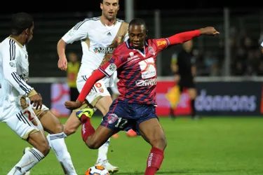 Ligue 2 : le Clermont Foot chute lourdement à Châteauroux (3-0)