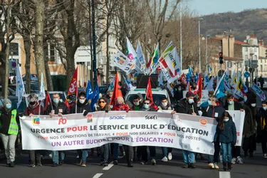 Manifestation à Clermont-Ferrand contre les suppressions de postes et pour une revalorisation des salaires dans l'Éducation nationale [Mis à jour]