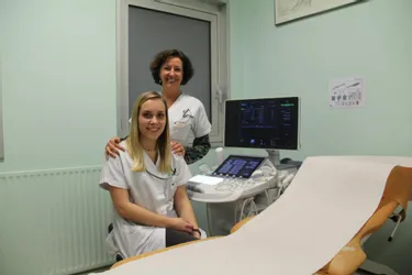 Deux sages-femmes de la maternité de Thiers (Puy-de-Dôme) se sont formées pour devenir consultante en lactation et échographiste