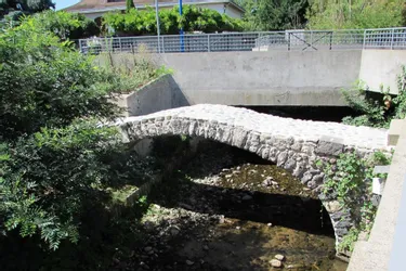 Le petit pont sur l’Artière est restauré