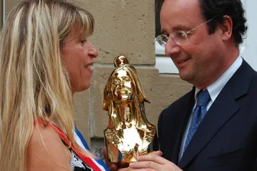 François Hollande salue la mémoire de Sophie Dessus, une femme qui "ne se résignait jamais"