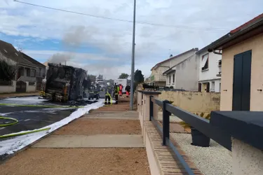 Un camion poubelle prend feu à Domérat (Allier)