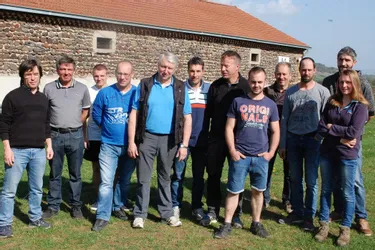 Les fanas de noire du Velay réunis au centre génétique de Paysas, sur la commune de Mazeyrat-d’Allier
