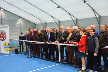 Le complexe sportif des Escures, à Malemort (Corrèze), a inauguré deux courts de tennis couverts