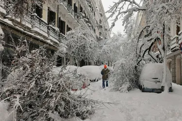 Une tempête de neige sème le chaos en Espagne et fait trois morts