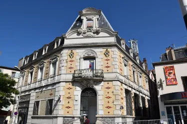 Ces bâtiments accueillant du public emblématiques de la ville de Thiers (Puy-de-Dôme)