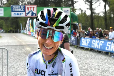 Pauline Ferrand-Prévot conserve son titre de championne du monde en VTT cross-country