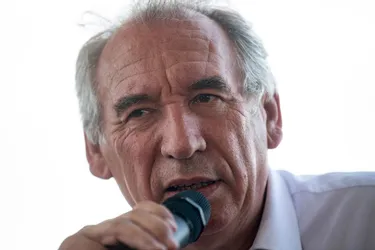 Affaire des assistants parlementaires : "La vie politique, c'est une jungle", juge François Bayrou