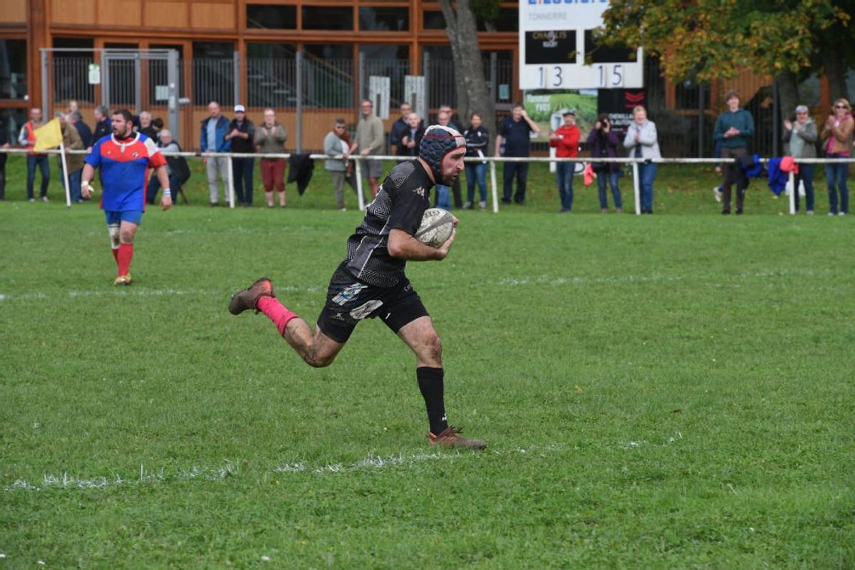 Adrien Besson, centre de l'AS Chablis rugby, avant le match capital ...