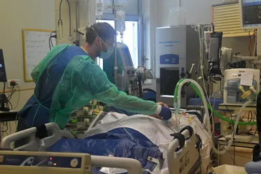 Covid-19 : des hospitalisations en baisse dans les hôpitaux auvergnats