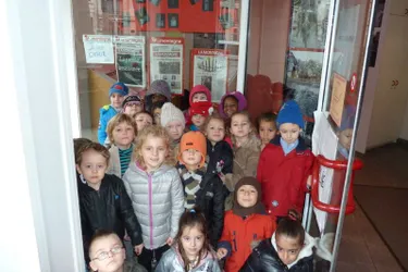 Les écoliers de Jean-Giono rendent hommage à Charlie Hebdo