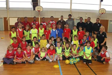 80 jeunes à la découverte du handball