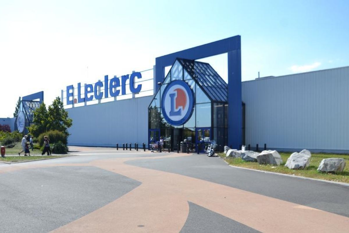 Le Centre Commercial E Leclerc De Riorges Mis En Vente Le Pays Roannais le-centre-commercial-e-leclerc-de-riorges-mis-en-vente-le-pays-roannais