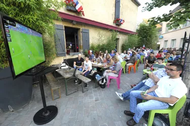 Ecrans géants, bars... Où regarder la finale de l'Euro 2016 ?