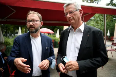 A Clermont-Ferrand (Puy-de-Dôme), le groupe centriste d'opposition organisera des réunions de quartier en septembre