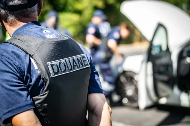 En priode estivale, c'est toujours plus difficile" : sur les routes du  Puy-de-Dme  bord d'une escouade des douanes - La Montagne